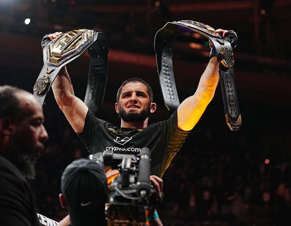 Махачев – со вторым поясом UFC! Разгромил чемпиона и потребовал бой в Белом доме