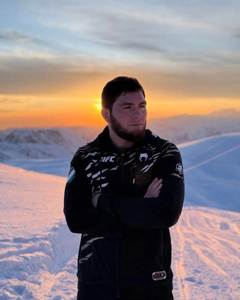 Царукян в погоне за поясом и тяжелые поединки для команды Хабиба. UFC едет в Катар