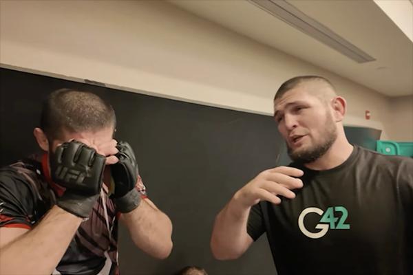 «Ты живешь в Дагестане – зачем тебе сицилийские книги?» Хабиб и Махачев поспорили из-за литературы