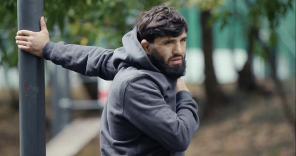 «Могу съесть 35-40 хинкали». Как живет Арман Царукян, который не дрался 1,5 года