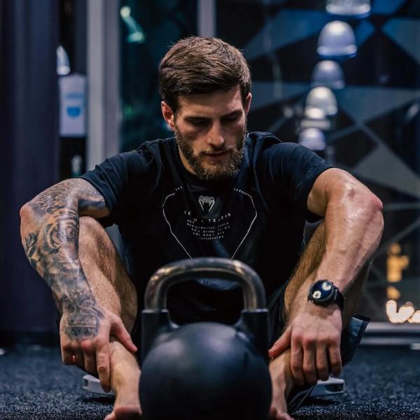 Царукян в погоне за поясом и тяжелые поединки для команды Хабиба. UFC едет в Катар