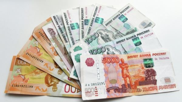 «Известия»: в России в пять раз подскочил рост наличных в обращении