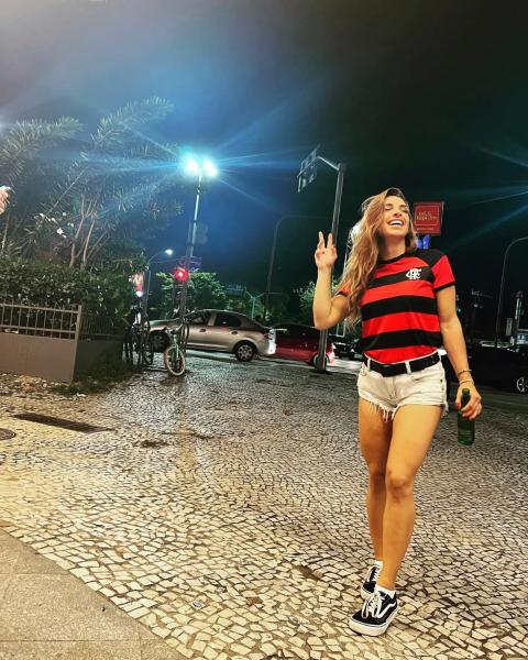 Маккензи Дерн – новая чемпионка UFC. На пресс-конференции перед титульным боем ей сделал комплимент журналист из России!