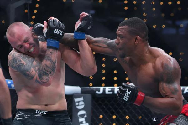 Тяжеловес выходит на бои в UFC под Кадышеву. Мы с ним поговорили