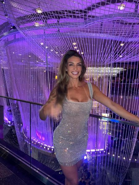 Маккензи Дерн – новая чемпионка UFC. На пресс-конференции перед титульным боем ей сделал комплимент журналист из России!