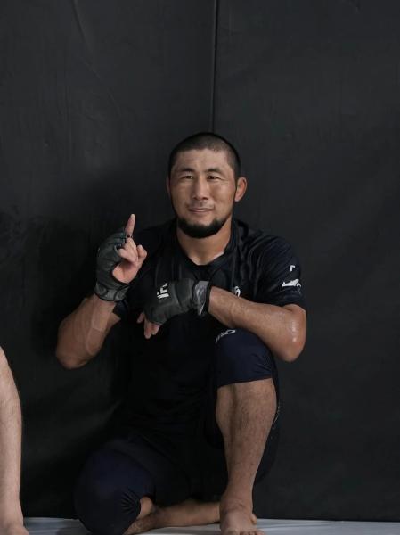 Царукян в погоне за поясом и тяжелые поединки для команды Хабиба. UFC едет в Катар