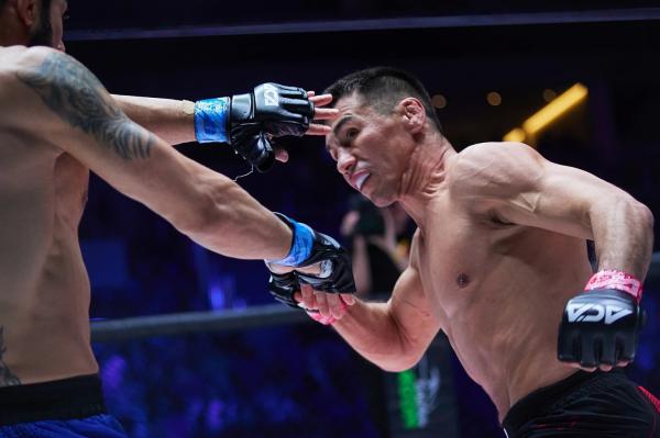 «Могу бутылку пива после тренировки, вечером – две-три рюмки водки». Он дерется в 50 – и не думает завершать