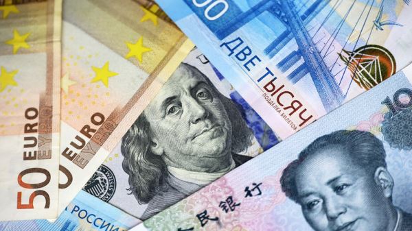 С учётом геополитики, действий ЦБ и сезонных факторов: как могут измениться валютные курсы в декабре