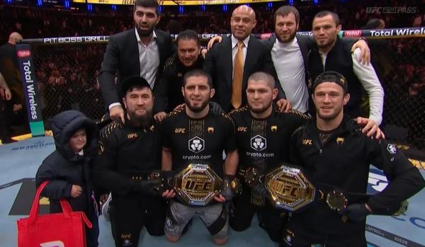 Хабиб отобрал пояса у Уайта, а Хасбик вышел в октагон с шопером – веселье после триумфа Махачева