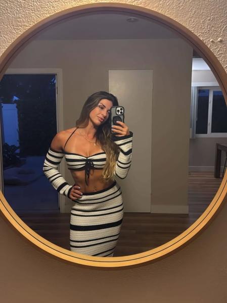 Маккензи Дерн – новая чемпионка UFC. На пресс-конференции перед титульным боем ей сделал комплимент журналист из России!