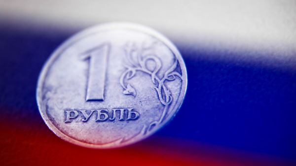 Инвестстратег Бахтин: рубль теснит валюты из-за приближения налогового периода