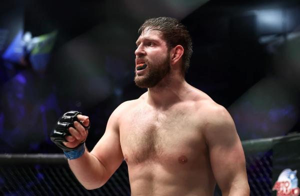 Раздражает кавказцев, вызывал Емельяненко, продает детскую одежду. 15 фактов про сильнейшего тяжа России