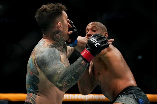 «Драться с одним глазом – обычное дело». Чемпиона UFC захейтили за снятие с титульника