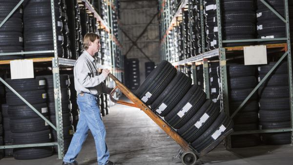 «Известия»: в России могут подорожать грузовые шины