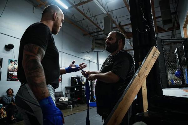 Тяжеловес выходит на бои в UFC под Кадышеву. Мы с ним поговорили