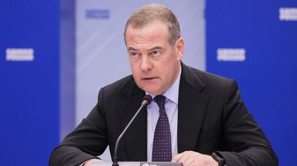 Медведев провел совещание по комплектованию армии контрактниками в 2026 году