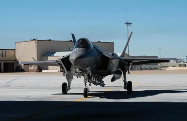 Швейцария рассматривает возможность двухэтапной закупки истребителей F-35A "Лайтнинг-2"