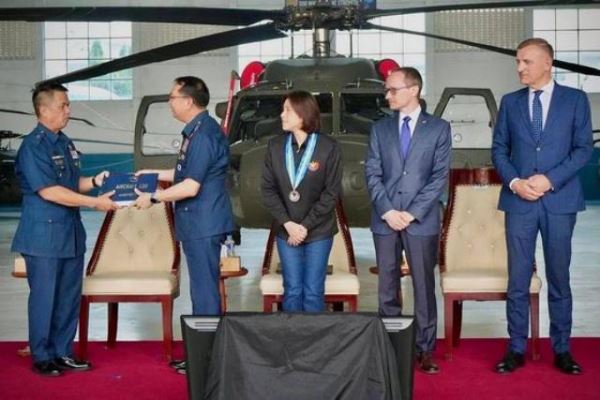 ВВС Филиппин приняли на вооружение новую партию вертолетов S-70i «Блэк Хок»