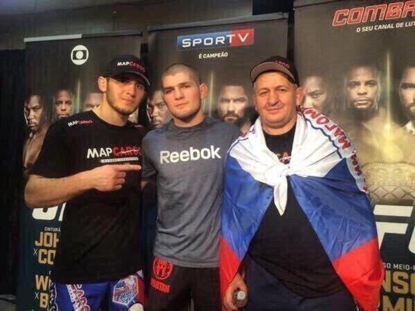 Махачев только раз в UFC выходил с флагом России и отказывался представлять ОАЭ. Почему?