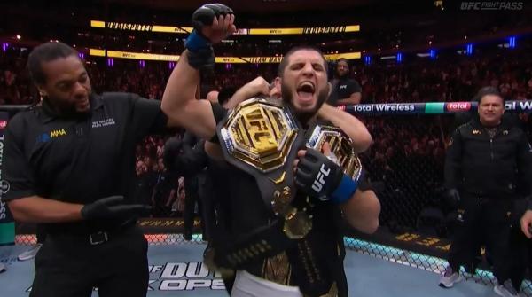 Хабиб отобрал пояса у Уайта, а Хасбик вышел в октагон с шопером – веселье после триумфа Махачева