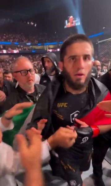 Махачев только раз в UFC выходил с флагом России и отказывался представлять ОАЭ. Почему?