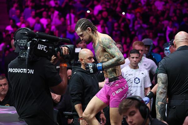 Первый турнир UFC в 2026-м – смех. Провал Даны Уайта?