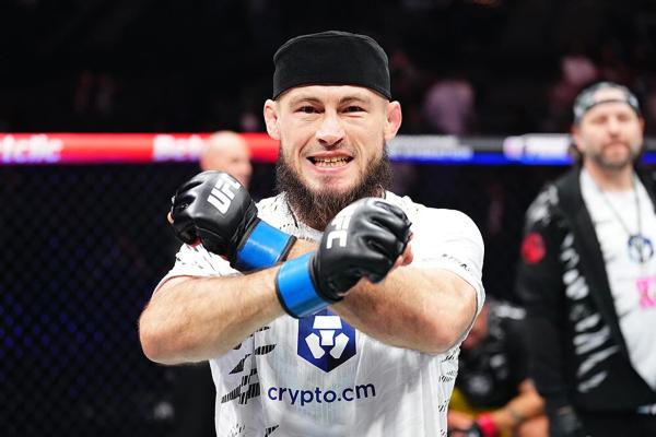 «Могу позволить Ролексы, но у меня Гармин за 100 тысяч». Наш боец UFC не проигрывает 12 лет – большое интервью